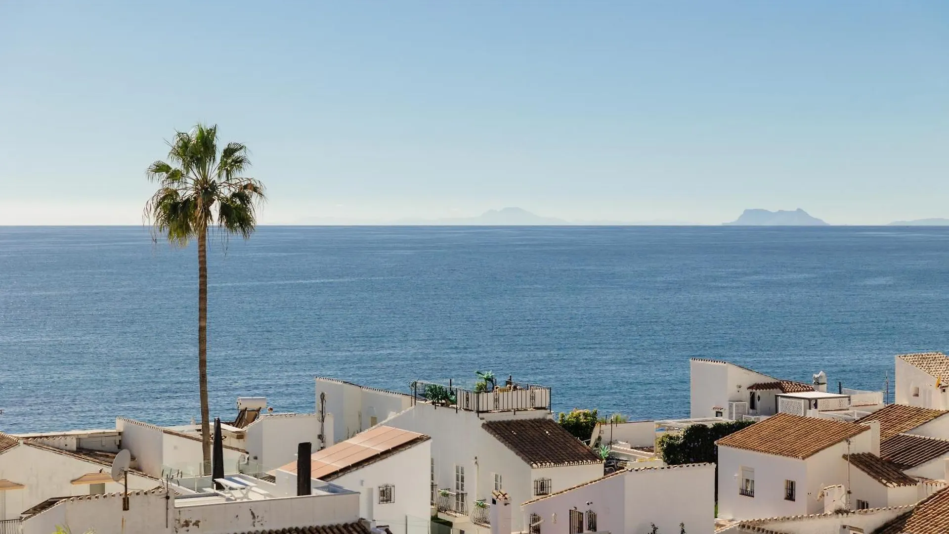 First-Line Beach, Terrace And Pool With Incredible Sea Views, New Golden Mile Estepona