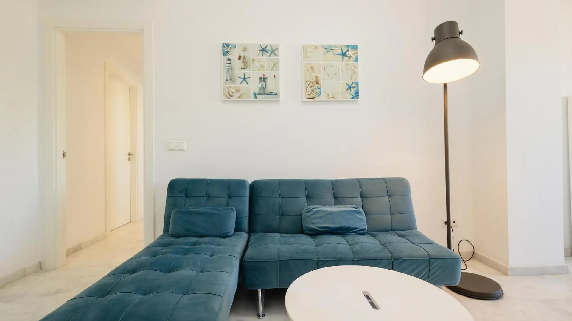 Apartment First-Line Beach, Terrace And Pool With Incredible Sea Views, New Golden Mile Estepona