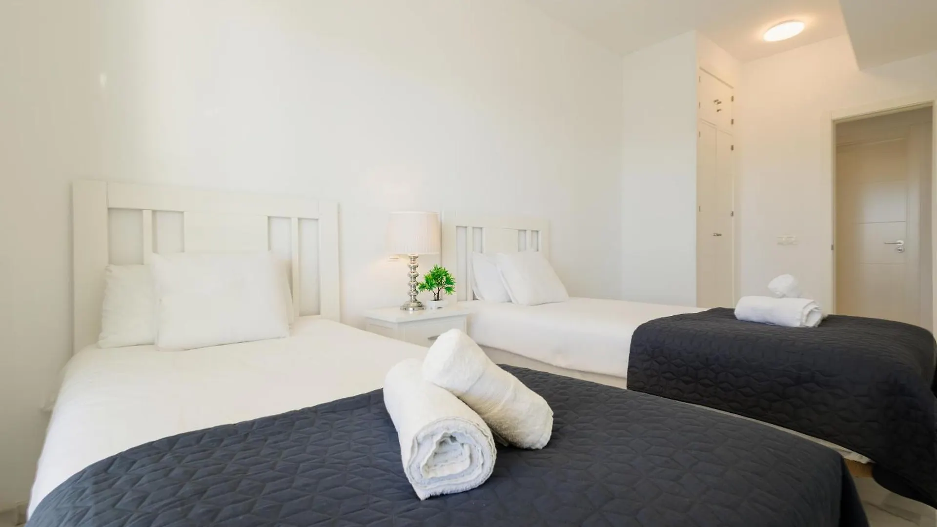 First-Line Beach, Terrace And Pool With Incredible Sea Views, New Golden Mile Estepona Apartment