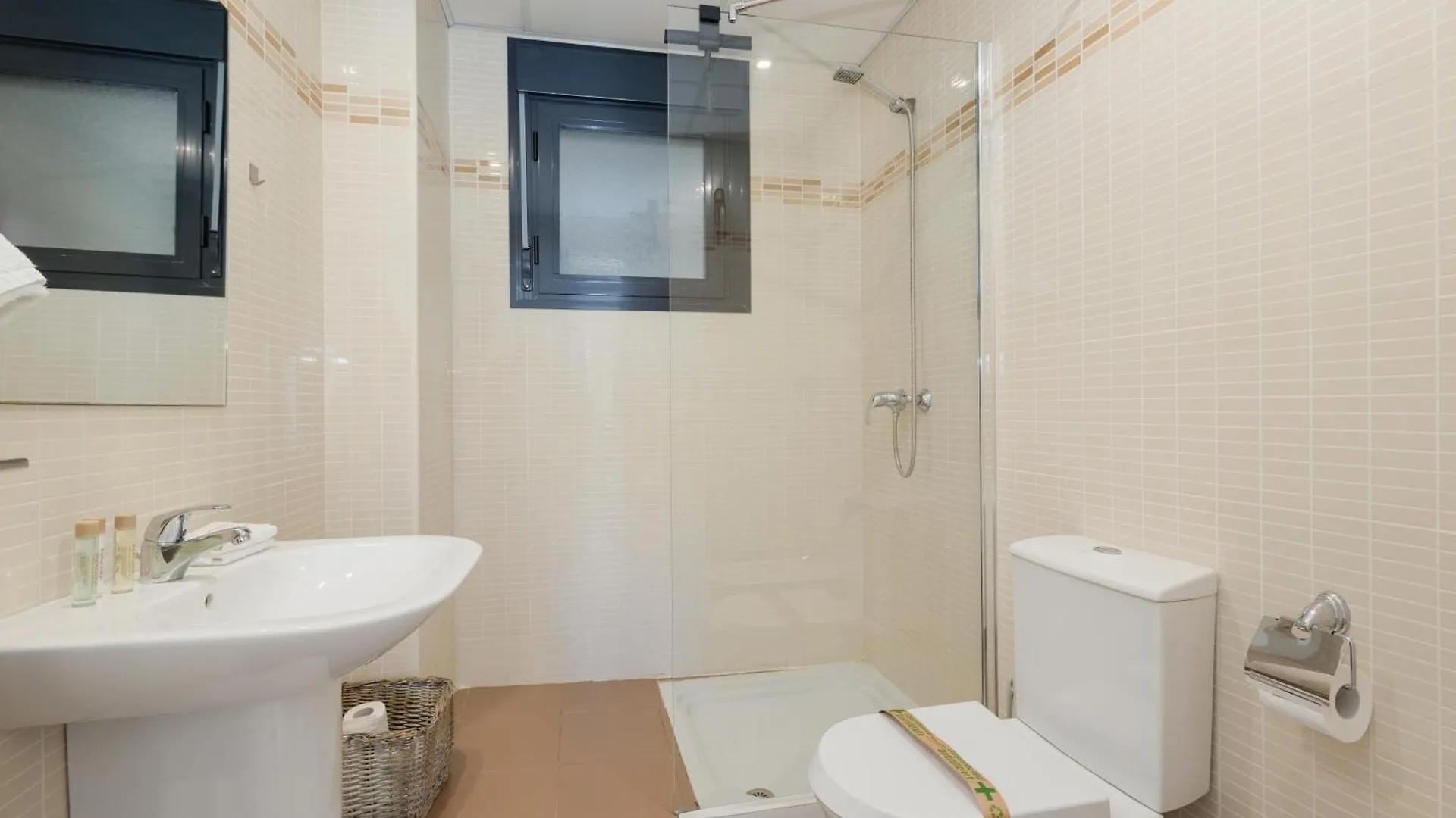 First-Line Beach, Terrace And Pool With Incredible Sea Views, New Golden Mile Estepona Apartment
